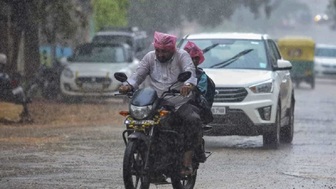 Bengaluru rains: ಬಿರು ಬಿಸಿಲಿನ ನಡುವೆಯೂ ಬೆಂಗಳೂರಿನಲ್ಲಿ ಮಳೆ, ವರುಣ ಸಿಂಚನದಿಂದ ಜನರು ಕೂಲ್ ಕೂಲ್
