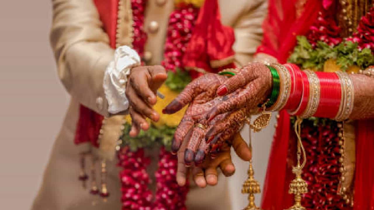 ಮದುವೆಯಾದ ಎರಡೇ ದಿನಕ್ಕೆ ಮಗುವನ್ನು ಹೆತ್ತ ಯುವತಿ; ಪ್ರಸ್ಥವೇ ಆಗಿಲ್ಲವೆಂದು ವರನ ಗೋಳಾಟ