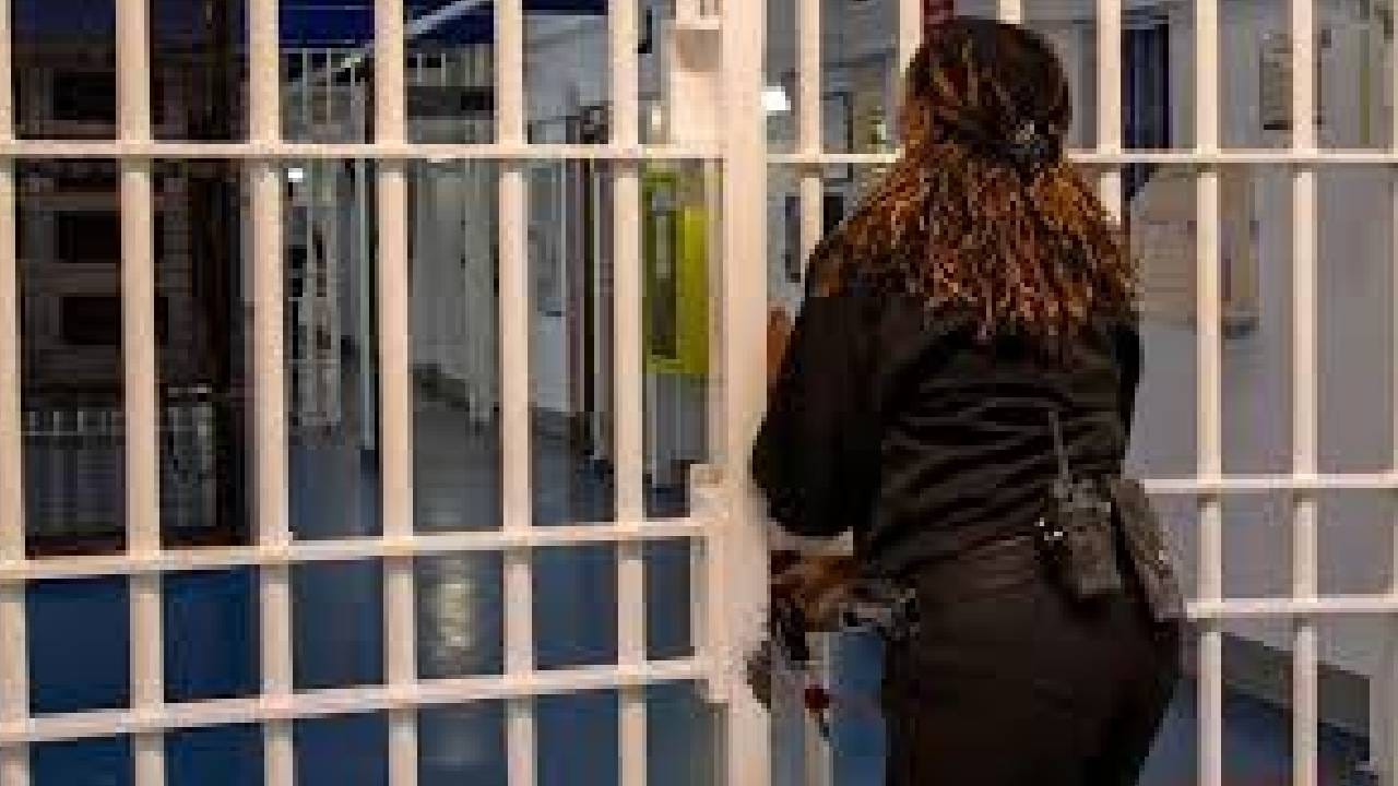 ಜೈಲರ್​ಗಳಿಂದ ನಡೆಯುತ್ತೆ ಅತ್ಯಾಚಾರ, ಬ್ರಿಟನ್ ಜೈಲಿನಲ್ಲಿ ಮಹಿಳಾ ಕೈದಿಗಳನ್ನು ಹೇಗೆ ನಡೆಸಿಕೊಳ್ತಾರೆ?