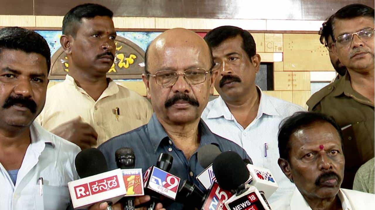 ಬಜೆಟ್ನಲ್ಲಿ ಬೇಡಿಕೆ ಈಡೇರಿಸುವಂತೆ 4 ಸಾರಿಗೆ ನಿಗಮಗಳು ಒತ್ತಾಯ: ಸರ್ಕಾರಕ್ಕೆ ಮಾರ್ಚ್ 22ರ ಡೆಡ್ಲೈನ್ ಬಜೆಟ್ನಲ್ಲಿ ಬೇಡಿಕೆ ಈಡೇರಿಸುವಂತೆ 4 ಸಾರಿಗೆ ನಿಗಮಗಳು ಒತ್ತಾಯ: ಸರ್ಕಾರಕ್ಕೆ ಮಾರ್ಚ್ 22ರ ಡೆಡ್ಲೈನ್