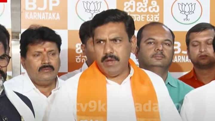 ಸಭಾಧ್ಯಕ್ಷ ಯುಟಿ ಖಾದರ್ ಬಿಜೆಪಿ ಶಾಸಕರ ಸಸ್ಪೆನ್ಷನ್ ವಾಪಸ್ಸು ತೆಗೆದುಕೊಳ್ಳುವವರೆಗೆ ಪ್ರತಿಭಟನೆ: ವಿಜಯೇಂದ್ರ ಸಭಾಧ್ಯಕ್ಷ ಯುಟಿ ಖಾದರ್ ಬಿಜೆಪಿ ಶಾಸಕರ ಸಸ್ಪೆನ್ಷನ್ ವಾಪಸ್ಸು ತೆಗೆದುಕೊಳ್ಳುವವರೆಗೆ ಪ್ರತಿಭಟನೆ: ವಿಜಯೇಂದ್ರ