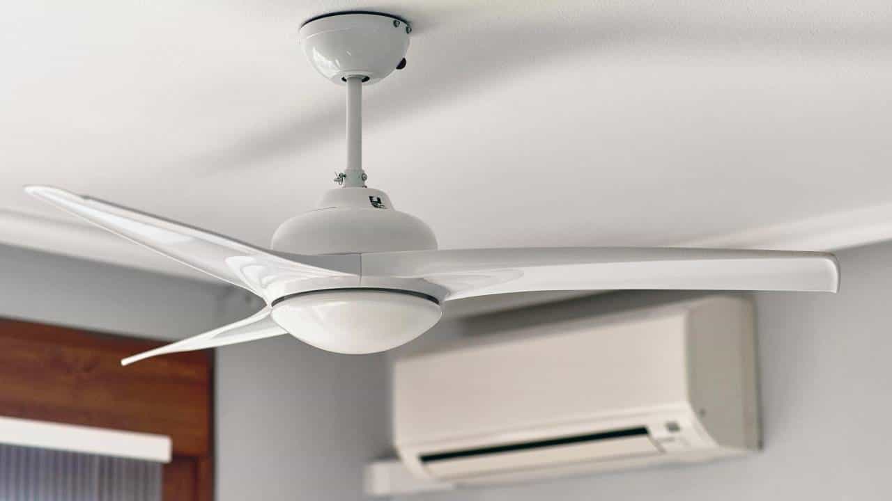 Ceiling Fan Cool Tips: ಮನೆಯಲ್ಲಿರುವ ಫ್ಯಾನ್ ಎಸಿಯಂತೆ ಗಾಳಿ ನೀಡುತ್ತೆ: ಜಸ್ಟ್ ಹೀಗೆ ಮಾಡಿ
