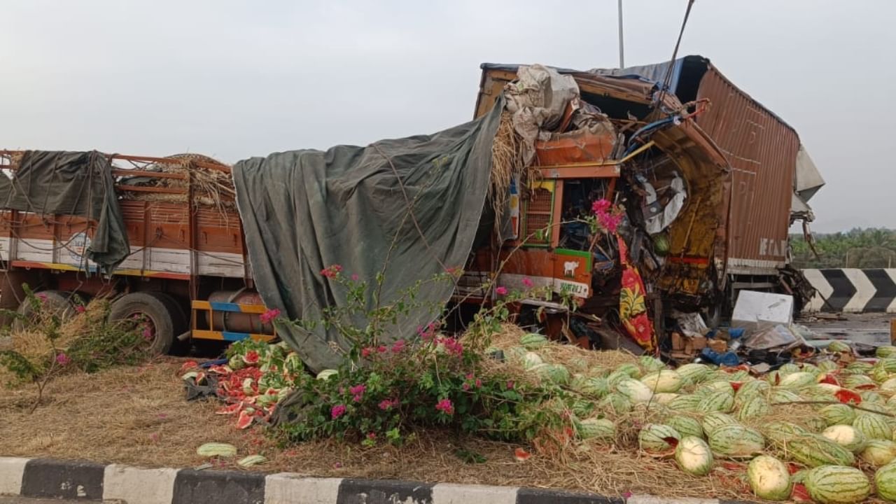 ಚಿತ್ರದುರ್ಗ: ಸಿಬಾರ ಗ್ರಾಮದ ಬಳಿ ಭೀಕರ ಅಪಘಾತ, ಲಾರಿ - ಟ್ರಕ್ ಡಿಕ್ಕಿಯಾಗಿ ಮೂವರು ಸಾವು