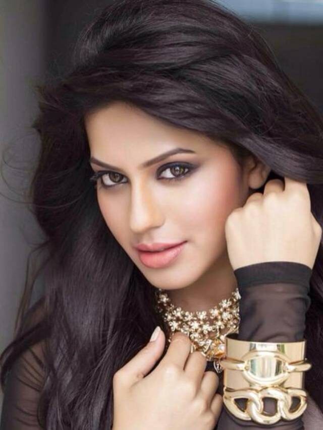 ಸೊಂಟದಲ್ಲಿ ಚಿನ್ನ ಸುತ್ತಿಕೊಂಡು ಸಾಗಿಸುತ್ತಿದ್ದ ರನ್ಯಾ!