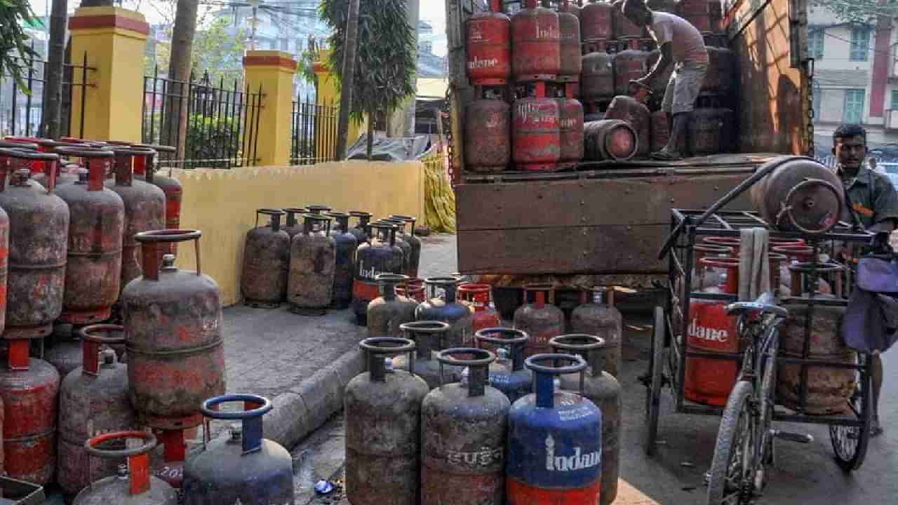 LPG Price Hike: ವಾಣಿಜ್ಯ ಬಳಕೆಯ 19 ಕೆಜಿ ಸಿಲಿಂಡರ್ ದರ ಏರಿಕೆ, ಎಲ್ಲೆಲ್ಲಿ ಎಷ್ಟು ಬೆಲೆ ಇಲ್ಲಿದೆ ಮಾಹಿತಿ