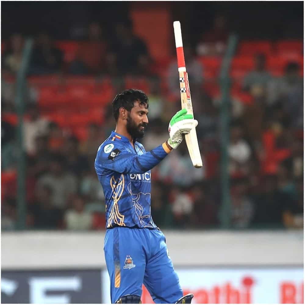 ನಟ ಡಾರ್ಲಿಂಗ್ ಕೃಷ್ಣ ಅವರು ಪ್ರತಿ ಬಾರಿ ಸಿಸಿಎಲ್ನಲ್ಲಿ ಮಿಂಚುತ್ತಾರೆ. ಈ ಬಾರಿಯೂ ಅವರು ಕರ್ನಾಟಕ ಬುಲ್ಡೋಜರ್ಸ್ ತಂಡಕ್ಕೆ ಆಸರೆ ಆಗಿ ನಿಂತಿದ್ದಾರೆ. ಈಗ ಸಿಸಿಎಲ್ ಪೂರ್ಣಗೊಂಡಿದ್ದು ಅವರಿಗೆ ವಿಶೇಷ ಗೌರವ ಸಿಕ್ಕಿದೆ.