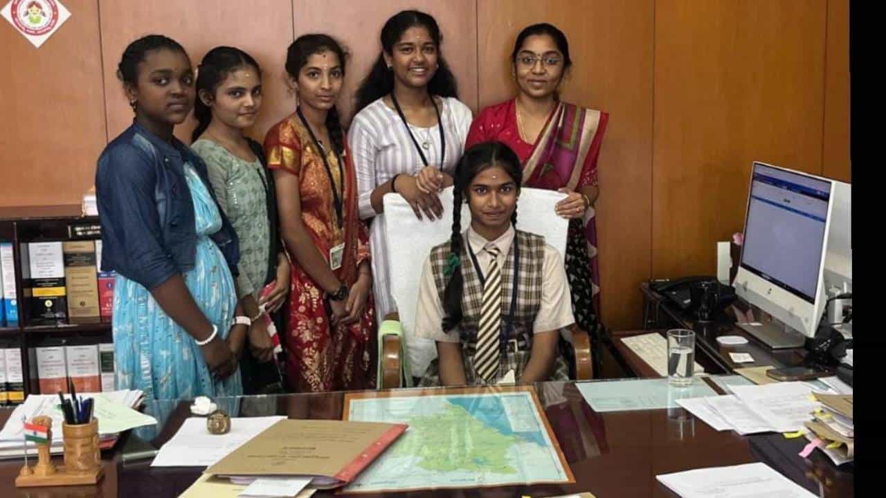 ‘ನಾನೂ ನಿಮ್ಮಂತೆ ಡಿಸಿ ಆಗಬೇಕು’: ವಿದ್ಯಾರ್ಥಿನಿ ಮಾತಿಗೆ ಉತ್ತರ ಕನ್ನಡ ಡಿಸಿ ಮಾಡಿದ್ದೇನು ಗೊತ್ತಾ?