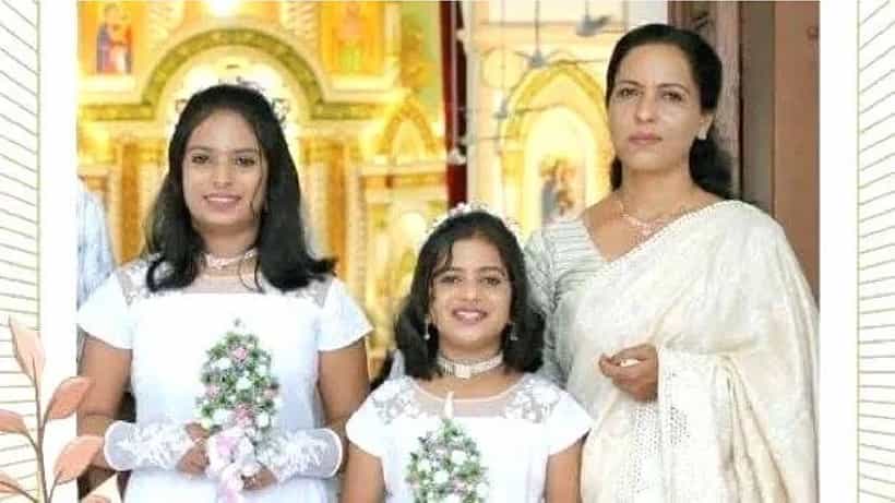 ರೈಲು ಬರುವಾಗ ಹಳಿಯಲ್ಲಿ ತಬ್ಬಿಕೊಂಡು ನಿಂತ ಅಮ್ಮ-ಮಕ್ಕಳು, ಕ್ಷಣಾರ್ಧದಲ್ಲಿ ನುಚ್ಚುನೂರಾದ ದೇಹ
