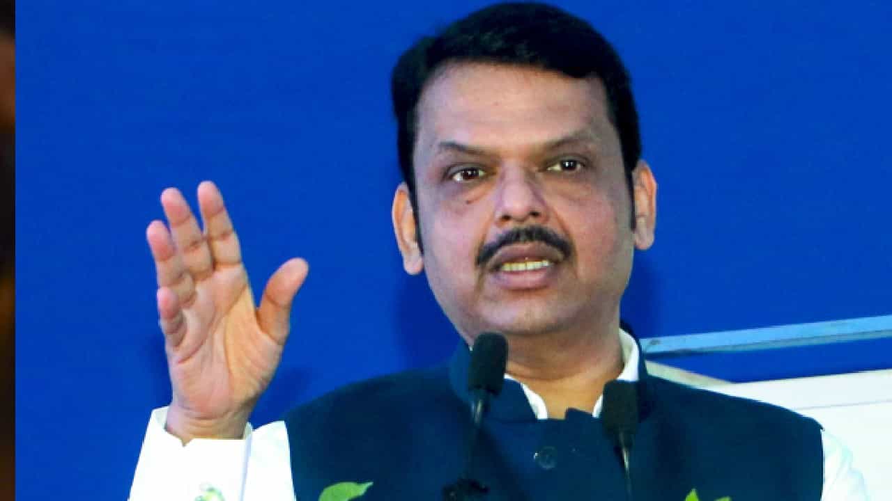 ಮೋದಿ ನಮ್ಮ ತಂದೆಯಿದ್ದಂತೆ; ಪ್ರಧಾನಿಯ ನಿವೃತ್ತಿ ಬಗ್ಗೆ ಮಾತನಾಡಿದ ಸಂಜಯ್ ರಾವತ್ ವಿರುದ್ಧ ದೇವೇಂದ್ರ ಫಡ್ನವಿಸ್ ವಾಗ್ದಾಳಿ ಮೋದಿ ನಮ್ಮ ತಂದೆಯಿದ್ದಂತೆ; ಪ್ರಧಾನಿಯ ನಿವೃತ್ತಿ ಬಗ್ಗೆ ಮಾತನಾಡಿದ ಸಂಜಯ್ ರಾವತ್ ವಿರುದ್ಧ ದೇವೇಂದ್ರ ಫಡ್ನವಿಸ್ ವಾಗ್ದಾಳಿ