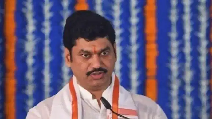 ಕೊಲೆ ಪ್ರಕರಣದಲ್ಲಿ ಆಪ್ತ ಸಹಾಯಕನ ಬಂಧನ, ಸಚಿವ ಸ್ಥಾನಕ್ಕೆ ರಾಜೀನಾಮೆ ನೀಡಿದ ಧನಂಜಯ್ ಮುಂಡೆ ಕೊಲೆ ಪ್ರಕರಣದಲ್ಲಿ ಆಪ್ತ ಸಹಾಯಕನ ಬಂಧನ, ಸಚಿವ ಸ್ಥಾನಕ್ಕೆ ರಾಜೀನಾಮೆ ನೀಡಿದ ಧನಂಜಯ್ ಮುಂಡೆ