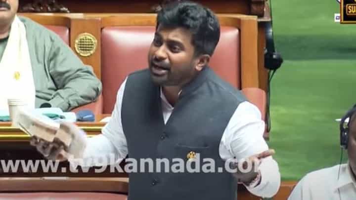Karnataka Budget Session; ಕಾಂಗ್ರೆಸ್ ಸರ್ಕಾರಕ್ಕೆ ಸಮಾನತೆ ಹೇಳಲಷ್ಟೇ ಬೇಕು, ಕಾರ್ಯರೂಪದಲ್ಲಿ ತರಲಲ್ಲ: ಧೀರಜ್ ಮುನಿರಾಜ್ Karnataka Budget Session; ಕಾಂಗ್ರೆಸ್ ಸರ್ಕಾರಕ್ಕೆ ಸಮಾನತೆ ಹೇಳಲಷ್ಟೇ ಬೇಕು, ಕಾರ್ಯರೂಪದಲ್ಲಿ ತರಲಲ್ಲ: ಧೀರಜ್ ಮುನಿರಾಜ್