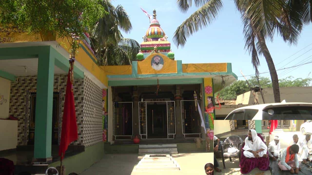 ಗದಗ: ಸ್ವಾಮೀಜಿಗಾಗಿ ಎರಡು ಸಮಾಜದ ನಡುವೆ ವೈಮನಸ್ಸು: ಸಲ್ಲೇಖನ ವೃತ್ತ ಆರಂಭಿಸಿದ ಶ್ರೀಗಳು ಗದಗ: ಸ್ವಾಮೀಜಿಗಾಗಿ ಎರಡು ಸಮಾಜದ ನಡುವೆ ವೈಮನಸ್ಸು: ಸಲ್ಲೇಖನ ವೃತ್ತ ಆರಂಭಿಸಿದ ಶ್ರೀಗಳು