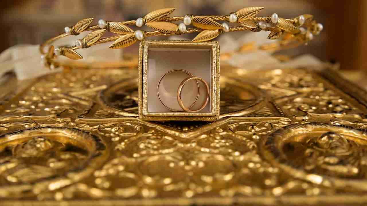 Gold Rate Today Bangalore: ಚಿನ್ನದ ಬೆಲೆ ಸೋಮವಾರವೂ ಇಳಿಕೆ; ಇಲ್ಲಿದೆ ಚಿನ್ನ, ಬೆಳ್ಳಿ ದರಪಟ್ಟಿ