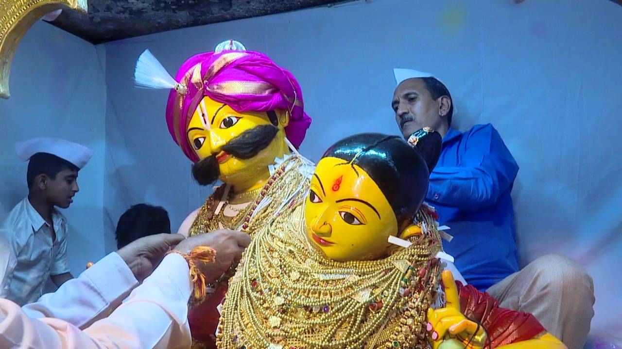ಈ ಪ್ರದೇಶದಲ್ಲಿ ಈ ಹಿಂದೆ ಸರಕಾರಿ ಕಚೇರಿಗಳ ಇದ್ದುದರಿಂದ ಪೊಲೀಸ್ ಹಾಗೂ ಕಂದಾಯ ಇಲಾಖೆ ನೌಕರರು ಕೂಡ ಈ ಉತ್ಸವದಲ್ಲಿ ಭಕ್ತಿ, ಆಸಕ್ತಿಯಿಂದ ಭಾಗವಹಿಸುತ್ತಿದ್ದರು. ಈ ಕಾರಣದಿಂದ ಇದು ಸರ್ಕಾರಿ ಕಾಮಣ್ಣ ಅಂತಲೇ ಫೇಮಸ್ ಆಗಿದೆ. ಕಾಮ-ರತಿಯರ ಸಂಭ್ರಮ ನೋಡಲು ಗದಗ ನಗರ ಮಾತ್ರವಲ್ಲ ಧಾರವಾಡ, ಹಾವೇರಿ, ಬಾಗಲಕೋಟೆ ಸೇರಿದಂತೆ ವಿವಿಧ ಜಿಲ್ಲೆಯಿಂದ ಜನರು ಆಗಮಿಸುತ್ತಾರೆ. ಕಾಮ-ರತಿಯರ ಸಂಭ್ರಮ ನೋಡಿ ಖುಷಿ ಪಡುತ್ತಾರೆ.