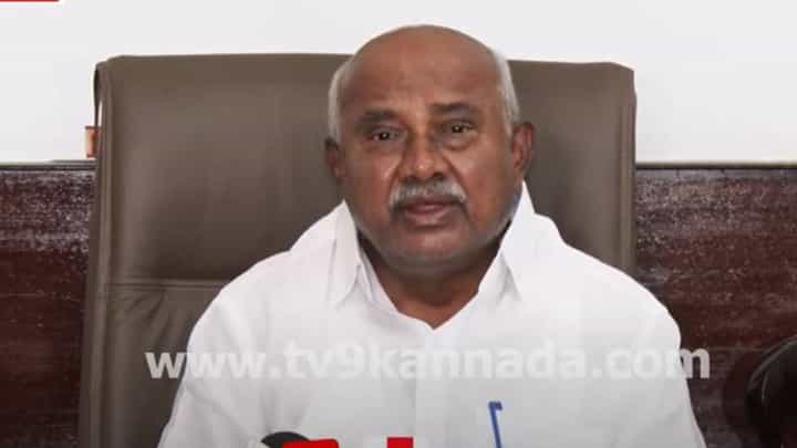 ಹಳೆಯ ಬಜೆಟ್ ಅನ್ನೇ ಈ ವರ್ಷವೂ ಓದಿ ಸಿದ್ದರಾಮಯ್ಯ ಜನರನ್ನು ಮೂರ್ಖರಾಗಿಸಿದ್ದಾರೆ: ಹೆಚ್ ವಿಶ್ವನಾಥ್ ಹಳೆಯ ಬಜೆಟ್ ಅನ್ನೇ ಈ ವರ್ಷವೂ ಓದಿ ಸಿದ್ದರಾಮಯ್ಯ ಜನರನ್ನು ಮೂರ್ಖರಾಗಿಸಿದ್ದಾರೆ: ಹೆಚ್ ವಿಶ್ವನಾಥ್