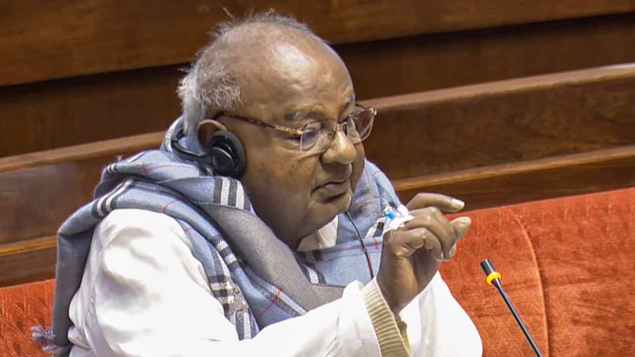ಕರ್ನಾಟಕದ ವಿವಿಗಳ ರಕ್ಷಣೆಗೆ ಕೇಂದ್ರ ಮುಂದಾಗಬೇಕು: ರಾಜ್ಯಸಭೆಯಲ್ಲಿ ಹೆಚ್​ಡಿ ದೇವೇಗೌಡ ಮನವಿ