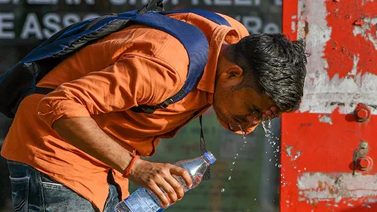 Karnataka Weather: ಕರ್ನಾಟಕದಾದ್ಯಂತ ಒಣಹವೆ, ಕರಾವಳಿಯಲ್ಲಿ ಉಷ್ಣ ಅಲೆ Karnataka Weather: ಕರ್ನಾಟಕದಾದ್ಯಂತ ಒಣಹವೆ, ಕರಾವಳಿಯಲ್ಲಿ ಉಷ್ಣ ಅಲೆ