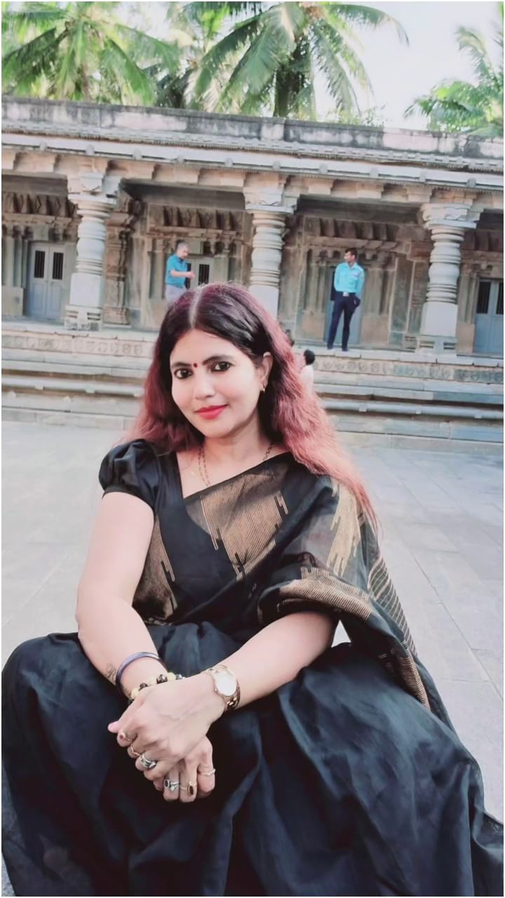ನಿವೇದಿತಾ ತಾಯಿ ಹೇಮಾ ರಮೇಶ್ ಅವರು ಸೋಶಿಯಲ್ ಮೀಡಿಯಾದಲ್ಲಿ ಆ್ಯಕ್ಟೀವ್ ಆಗಿದ್ದಾರೆ.