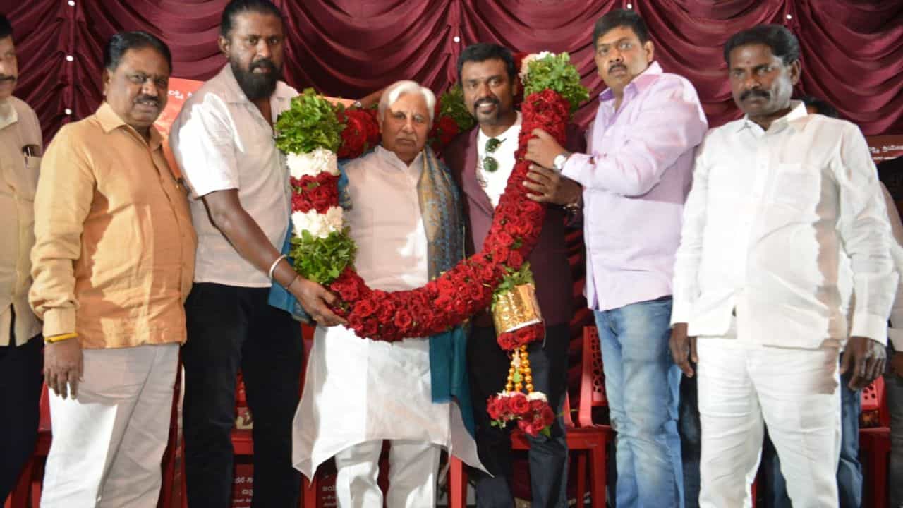 ಮಿಸ್ಟರ್ ಅಂಡ್ ಮಿಸಸ್ ರಾಜಾಹುಲಿ’ ಟೀಸರ್ ಬಿಡುಗಡೆ ಮಾಡಿದ ಸಚಿವ ಹೆಚ್ಕೆ ಪಾಟೀಲ ಮಿಸ್ಟರ್ ಅಂಡ್ ಮಿಸಸ್ ರಾಜಾಹುಲಿ’ ಟೀಸರ್ ಬಿಡುಗಡೆ ಮಾಡಿದ ಸಚಿವ ಹೆಚ್ಕೆ ಪಾಟೀಲ