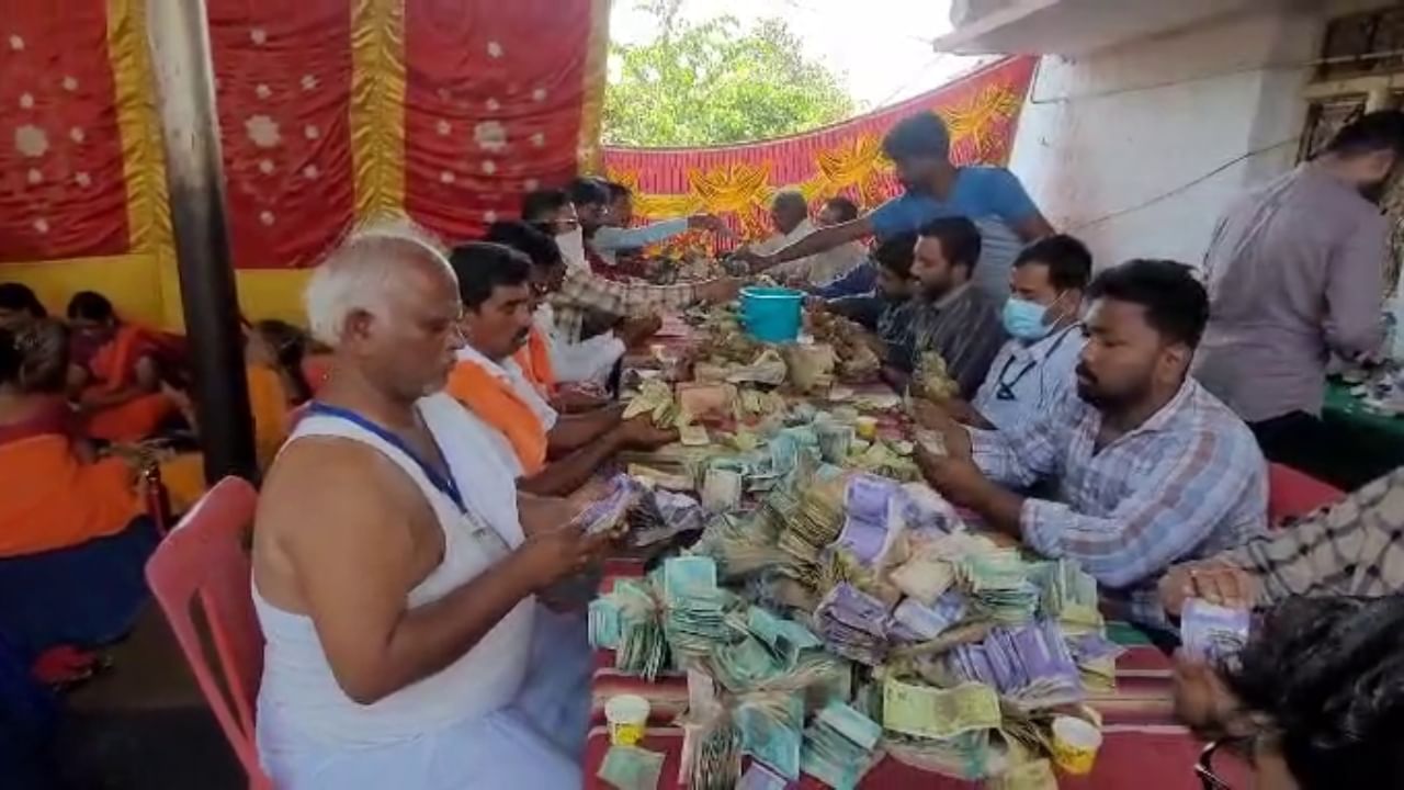 ಹುಲಿಗೆಮ್ಮ ದೇವಸ್ಥಾನ ಹುಂಡಿ ಎಣಿಕೆ: ಕೇವಲ 40 ದಿನಗಳಲ್ಲಿ ಬರೋಬ್ಬರಿ 99 ಲಕ್ಷ ರೂ. ಸಂಗ್ರಹ