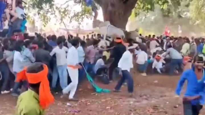 ಜಲ್ಲಿಕಟ್ಟು ಸ್ಪರ್ಧೆ ವೇಳೆ ಜನರ ಮೇಲೆರಗಿದ ಗೂಳಿ: 30ಕ್ಕೂ ಹೆಚ್ಚು ಜನರಿಗೆ ಗಂಭೀರ ಗಾಯ ಜಲ್ಲಿಕಟ್ಟು ಸ್ಪರ್ಧೆ ವೇಳೆ ಜನರ ಮೇಲೆರಗಿದ ಗೂಳಿ: 30ಕ್ಕೂ ಹೆಚ್ಚು ಜನರಿಗೆ ಗಂಭೀರ ಗಾಯ