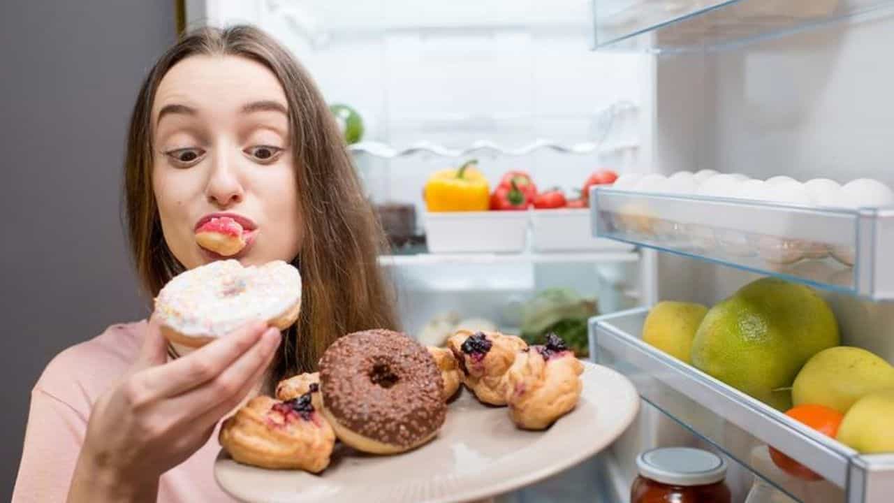 Junk Food: ಜಂಕ್ ಫುಡ್ ಬಿಡುವುದಕ್ಕೆ ಸಾಧ್ಯವಿಲ್ಲವೇ? ದೇಹವನ್ನು ಆರೋಗ್ಯವಾಗಿಟ್ಟುಕೊಳ್ಳಲು ಬೆಳ್ಳುಳ್ಳಿಯನ್ನು ಈ ರೀತಿ ಬಳಸಿ Junk Food: ಜಂಕ್ ಫುಡ್ ಬಿಡುವುದಕ್ಕೆ ಸಾಧ್ಯವಿಲ್ಲವೇ? ದೇಹವನ್ನು ಆರೋಗ್ಯವಾಗಿಟ್ಟುಕೊಳ್ಳಲು ಬೆಳ್ಳುಳ್ಳಿಯನ್ನು ಈ ರೀತಿ ಬಳಸಿ