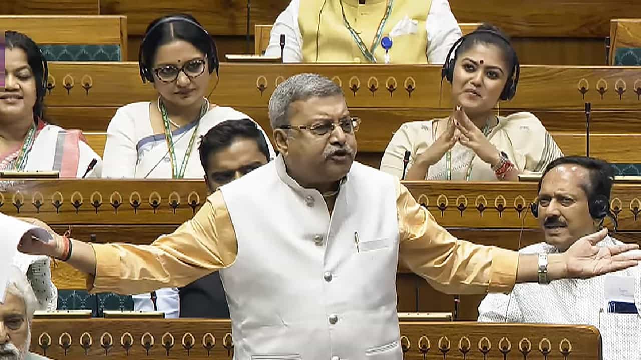 ಕೇಂದ್ರ ಸಚಿವ ಶಿವರಾಜ್ ಸಿಂಗ್ ಚೌಹಾಣ್ ದಲ್ಲಾಳಿ ಎಂದ ಟಿಎಂಸಿ ಸಂಸದ; ಕ್ಷಮೆಯಾಚನೆಗೆ ಬಿಜೆಪಿ ಒತ್ತಾಯ ಕೇಂದ್ರ ಸಚಿವ ಶಿವರಾಜ್ ಸಿಂಗ್ ಚೌಹಾಣ್ ದಲ್ಲಾಳಿ ಎಂದ ಟಿಎಂಸಿ ಸಂಸದ; ಕ್ಷಮೆಯಾಚನೆಗೆ ಬಿಜೆಪಿ ಒತ್ತಾಯ