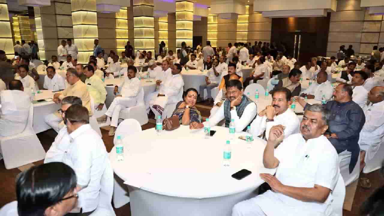ಕೈ ಶಾಸಕಾಂಗ ಸಭೆಯಲ್ಲಿ ಶಾಸಕರಿಂದ ಆರೋಪಗಳ ಸುರಿಮಳೆ, ಪರಸ್ಪರ ಕಿತ್ತಾಡಿಕೊಂಡ ಸಚಿವದ್ವಯರು..!