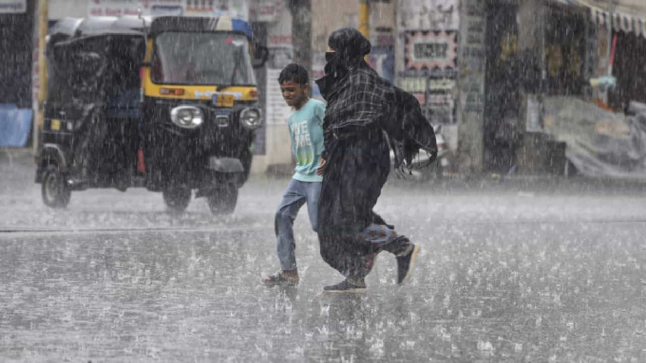 Karnataka Weather: ಕರ್ನಾಟಕದ ಕರಾವಳಿ, ದಕ್ಷಿಣ ಒಳನಾಡಿನಲ್ಲಿ ಮಳೆ ಹೆಚ್ಚಳ; ಹವಾಮಾನ ಇಲಾಖೆ ಮುನ್ಸೂಚನೆ