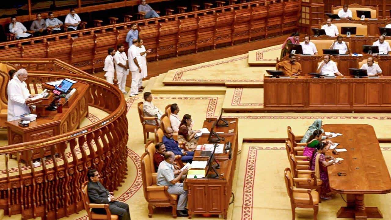 ದೆಹಲಿ ಶಾಸಕರಿರಲಿ, ಕೇರಳ ಶಾಸಕರ ಬೇಸಿಕ್ ಸ್ಯಾಲರಿ ಕೇವಲ 2,000 ರೂ; ಬೇರೆ ರಾಜ್ಯಗಳಲ್ಲಿ ಹೇಗಿದೆ ಸಂಬಳ? ಇಲ್ಲಿದೆ ಪಟ್ಟಿ ದೆಹಲಿ ಶಾಸಕರಿರಲಿ, ಕೇರಳ ಶಾಸಕರ ಬೇಸಿಕ್ ಸ್ಯಾಲರಿ ಕೇವಲ 2,000 ರೂ; ಬೇರೆ ರಾಜ್ಯಗಳಲ್ಲಿ ಹೇಗಿದೆ ಸಂಬಳ? ಇಲ್ಲಿದೆ ಪಟ್ಟಿ