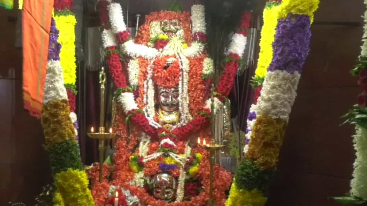 ಕೋಳಿ, ಸಿಗರೇಟು, ಹೆಂಡವೇ ನೈವೇದ್ಯ! ಕಾರವಾರ ಕಾಳಿ ನದಿ ತಟದಲ್ಲಿ ಆಫ್ರಿಕಾದ ಖಾಪ್ರಿ ದೈವ, ಹಿನ್ನೆಲೆಯೇ ರೋಚಕ