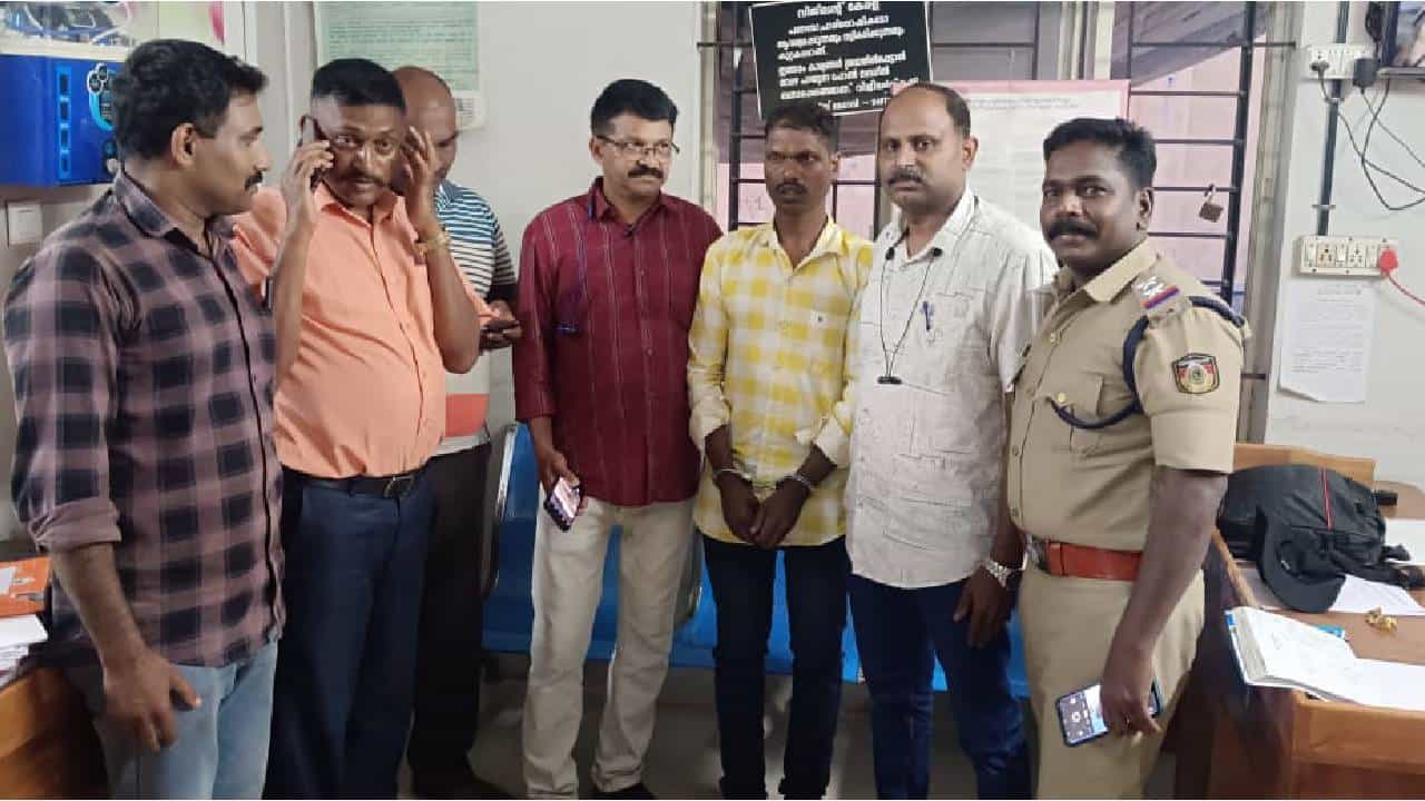 ಮಡಿಕೇರಿ: ನಾಲ್ವರನ್ನು ಹತ್ಯೆಗೈದು ಶವಗಳ ಜತೆ ರಾತ್ರಿ ಕಳೆದ, ಬೆಳಗ್ಗೆ ಬಾಡೂಟ ಉಂಡು ಹೋದ ಮಡಿಕೇರಿ: ನಾಲ್ವರನ್ನು ಹತ್ಯೆಗೈದು ಶವಗಳ ಜತೆ ರಾತ್ರಿ ಕಳೆದ, ಬೆಳಗ್ಗೆ ಬಾಡೂಟ ಉಂಡು ಹೋದ