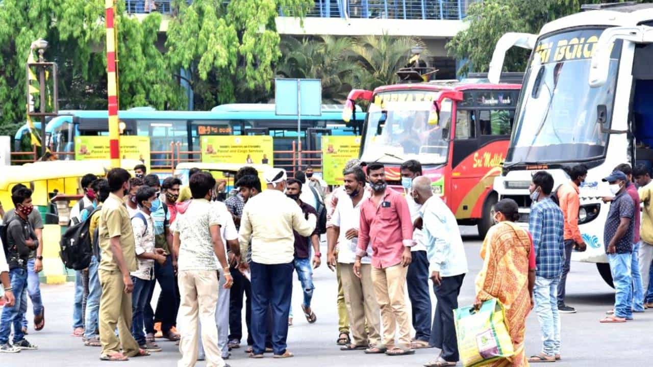 ಪ್ರಯಾಣಿಕರಿಗೆ ಶಾಕ್: ಯುಗಾದಿ -ರಂಜಾನ್ ಹಬ್ಬ ಪ್ರಯುಕ್ತ ಖಾಸಗಿ ಬಸ್ ಟಿಕೆಟ್ ಡಬಲ್, ತ್ರಿಬಲ್ ಪ್ರಯಾಣಿಕರಿಗೆ ಶಾಕ್: ಯುಗಾದಿ -ರಂಜಾನ್ ಹಬ್ಬ ಪ್ರಯುಕ್ತ ಖಾಸಗಿ ಬಸ್ ಟಿಕೆಟ್ ಡಬಲ್, ತ್ರಿಬಲ್