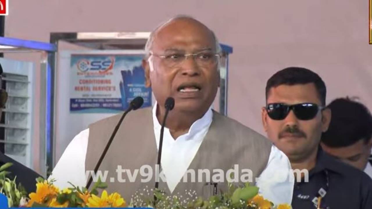 ದಾಖಲೆಯ ಬಜೆಟ್ ಮಂಡಿಸಿರುವ ಸಿದ್ದರಾಮಯ್ಯ ಎಐಸಿಸಿ ಅಧ್ಯಕ್ಷ ಮಲ್ಲಿಕಾರ್ಜುನ ಖರ್ಗೆ ಹೇಳೋದನ್ನೊಮ್ಮೆ ಕೇಳಬೇಕು!