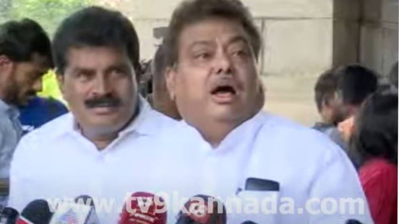 ಮೊಯ್ಲಿ ಹಿರಿಯ ನಾಯಕರು ಮತ್ತು ಸಿಡಬ್ಲ್ಯೂಸಿ ಸದಸ್ಯ, ಅವರ ಹೇಳಿಕೆಗೆ ಪ್ರತಿಕ್ರಿಯಿಸುವಷ್ಟು ದೊಡ್ಡವನಲ್ಲ: ಪಾಟೀಲ್