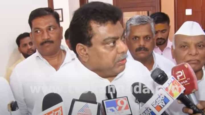 ಶಿವಕುಮಾರ್ ಆಯೋಜಿಸಿದ್ದ ಡಿನ್ನರ್ ಪಾರ್ಟಿಯಲ್ಲಿ ಪರಮೇಶ್ವರ್ ಬಿಟ್ಟು ಎಲ್ಲರೂ ಭಾಗಿಯಾಗಿದ್ದರು: ಎಂಬಿ ಪಾಟೀಲ್ ಶಿವಕುಮಾರ್ ಆಯೋಜಿಸಿದ್ದ ಡಿನ್ನರ್ ಪಾರ್ಟಿಯಲ್ಲಿ ಪರಮೇಶ್ವರ್ ಬಿಟ್ಟು ಎಲ್ಲರೂ ಭಾಗಿಯಾಗಿದ್ದರು: ಎಂಬಿ ಪಾಟೀಲ್