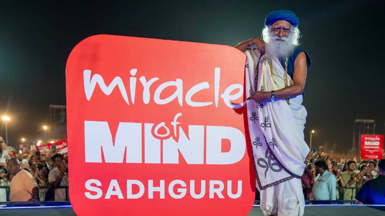 ChatGPT'ಯನ್ನೇ ಹಿಂದಿಕ್ಕಿದ ಸದ್ಗುರು ಅವರ 'Miracle of Mind'; 15 ಗಂಟೆಗಳಲ್ಲಿ 1 ಮಿಲಿಯನ್ ಡೌನ್ಲೋಡ್ ChatGPT'ಯನ್ನೇ ಹಿಂದಿಕ್ಕಿದ ಸದ್ಗುರು ಅವರ 'Miracle of Mind'; 15 ಗಂಟೆಗಳಲ್ಲಿ 1 ಮಿಲಿಯನ್ ಡೌನ್ಲೋಡ್