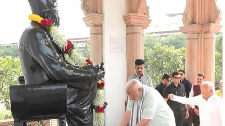 Video: ಪ್ರಧಾನಿಯಾದ ಬಳಿಕ ಮೊದಲ ಬಾರಿಗೆ ಆರ್ಎಸ್ಎಸ್ ಪ್ರಧಾನ ಕಚೇರಿಗೆ ಮೋದಿ ಭೇಟಿ Video: ಪ್ರಧಾನಿಯಾದ ಬಳಿಕ ಮೊದಲ ಬಾರಿಗೆ ಆರ್ಎಸ್ಎಸ್ ಪ್ರಧಾನ ಕಚೇರಿಗೆ ಮೋದಿ ಭೇಟಿ