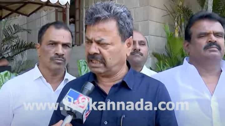 ಮತ್ತೊಮ್ಮೆ ಬಸನಗೌಡ ಯತ್ನಾಳ್ ವಿಷಯದಲ್ಲಿ ಮೃದುಧೋರಣೆ ಪ್ರದರ್ಶಿಸಿದ ಎಂಪಿ ರೇಣುಕಾಚಾರ್ಯ ಮತ್ತೊಮ್ಮೆ ಬಸನಗೌಡ ಯತ್ನಾಳ್ ವಿಷಯದಲ್ಲಿ ಮೃದುಧೋರಣೆ ಪ್ರದರ್ಶಿಸಿದ ಎಂಪಿ ರೇಣುಕಾಚಾರ್ಯ