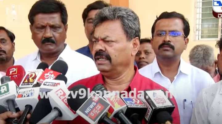 ಹನಿ ಟ್ರ್ಯಾಪ್ ಪ್ರಕರಣದಲ್ಲಿ ಬಸನಗೌಡ ಪಾಟೀಲ್ ಯತ್ನಾಳ್ ಸರ್ಕಾರದ ಏಜೆಂಟ್ನಂತೆ ವರ್ತಿಸಿದ್ದಾರೆ: ರೇಣುಕಾಚಾರ್ಯ ಹನಿ ಟ್ರ್ಯಾಪ್ ಪ್ರಕರಣದಲ್ಲಿ ಬಸನಗೌಡ ಪಾಟೀಲ್ ಯತ್ನಾಳ್ ಸರ್ಕಾರದ ಏಜೆಂಟ್ನಂತೆ ವರ್ತಿಸಿದ್ದಾರೆ: ರೇಣುಕಾಚಾರ್ಯ