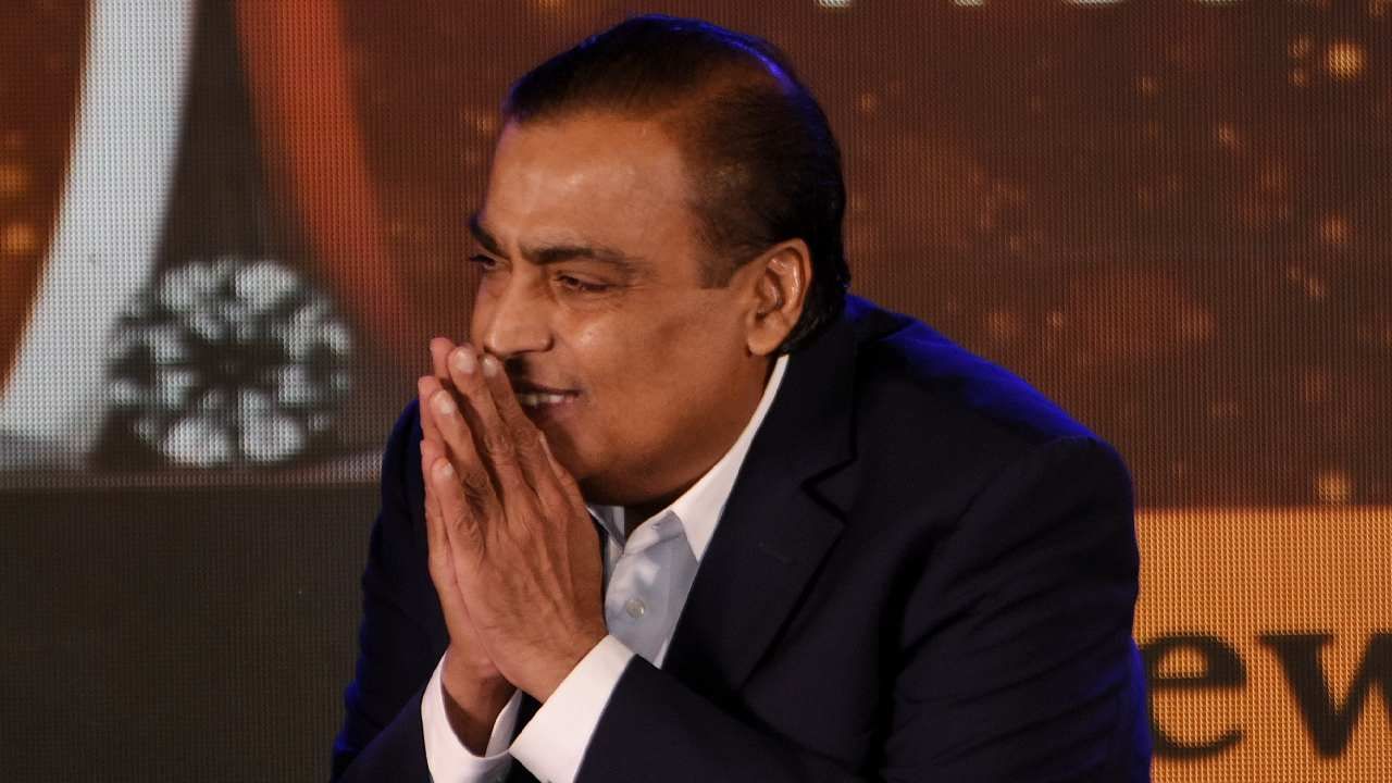 ಸಾಲದ ಎಫೆಕ್ಟ್; ಟಾಪ್-10 ಶ್ರೀಮಂತರ ಪಟ್ಟಿಯಿಂದ ಮುಕೇಶ್ ಅಂಬಾನಿ ಹೊರಕ್ಕೆ; ರೋಷನಿ ನಾದರ್ ಹೊಸ ದಾಖಲೆ