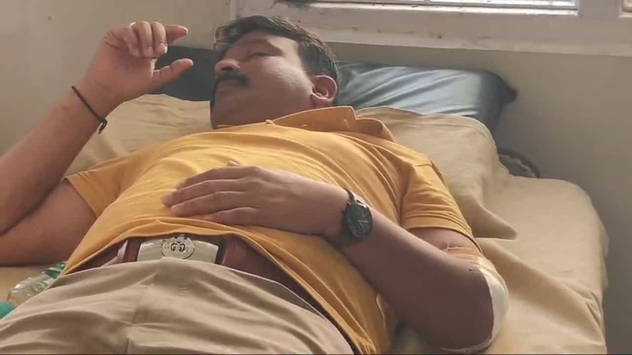 ಮೈಸೂರಿನಲ್ಲಿ ಶೂಟೌಟ್: ಕೇರಳ ಉದ್ಯಮಿಯ ದರೋಡೆ ಮಾಡಿದ್ದ ಆರೋಪಿ ಕಾಲಿಗೆ ಗುಂಡೇಟು ಮೈಸೂರಿನಲ್ಲಿ ಶೂಟೌಟ್: ಕೇರಳ ಉದ್ಯಮಿಯ ದರೋಡೆ ಮಾಡಿದ್ದ ಆರೋಪಿ ಕಾಲಿಗೆ ಗುಂಡೇಟು