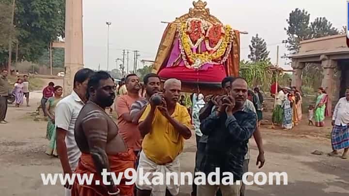 ನಂಜನಗೂಡು ನಂಜುಂಡೇಶ್ವರ ದೇವಾಲಯದಲ್ಲಿ ಓಕುಳಿ ಉತ್ಸವ ಸಂಭ್ರಮ ನಂಜನಗೂಡು ನಂಜುಂಡೇಶ್ವರ ದೇವಾಲಯದಲ್ಲಿ ಓಕುಳಿ ಉತ್ಸವ ಸಂಭ್ರಮ