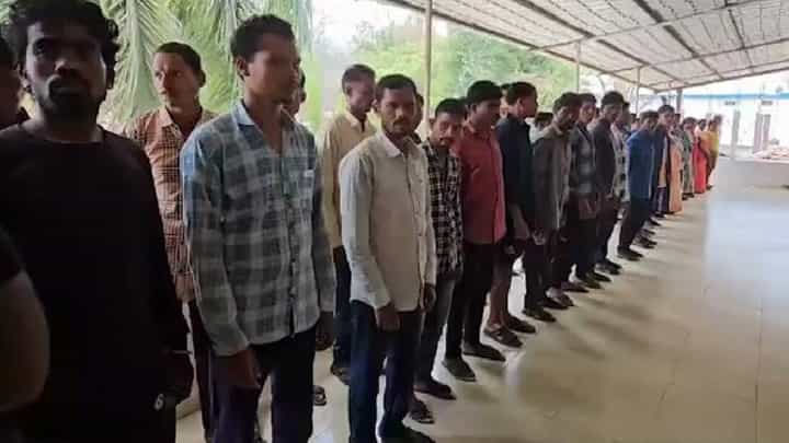 ಪ್ರಧಾನಿ ಮೋದಿ ಭೇಟಿಗೂ ಕೆಲವೇ ಗಂಟೆ ಮೊದಲು ಛತ್ತೀಸ್ಗಢದಲ್ಲಿ 50 ನಕ್ಸಲರ ಶರಣಾಗತಿ ಪ್ರಧಾನಿ ಮೋದಿ ಭೇಟಿಗೂ ಕೆಲವೇ ಗಂಟೆ ಮೊದಲು ಛತ್ತೀಸ್ಗಢದಲ್ಲಿ 50 ನಕ್ಸಲರ ಶರಣಾಗತಿ