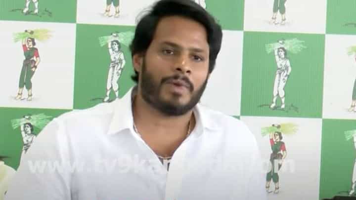 ಕಾಂಗ್ರೆಸ್ ನಾಯಕರು ಸಂವಿಧಾನವನ್ನು ಬುದ್ಧಿವಂತರ ಜೊತೆ ಚರ್ಚಿಸಿ ಅರ್ಥವನ್ನು ತಿಳಿದುಕೊಳ್ಳಬೇಕು: ನಿಖಿಲ್ ಕುಮಾರಸ್ವಾಮಿ ಕಾಂಗ್ರೆಸ್ ನಾಯಕರು ಸಂವಿಧಾನವನ್ನು ಬುದ್ಧಿವಂತರ ಜೊತೆ ಚರ್ಚಿಸಿ ಅರ್ಥವನ್ನು ತಿಳಿದುಕೊಳ್ಳಬೇಕು: ನಿಖಿಲ್ ಕುಮಾರಸ್ವಾಮಿ