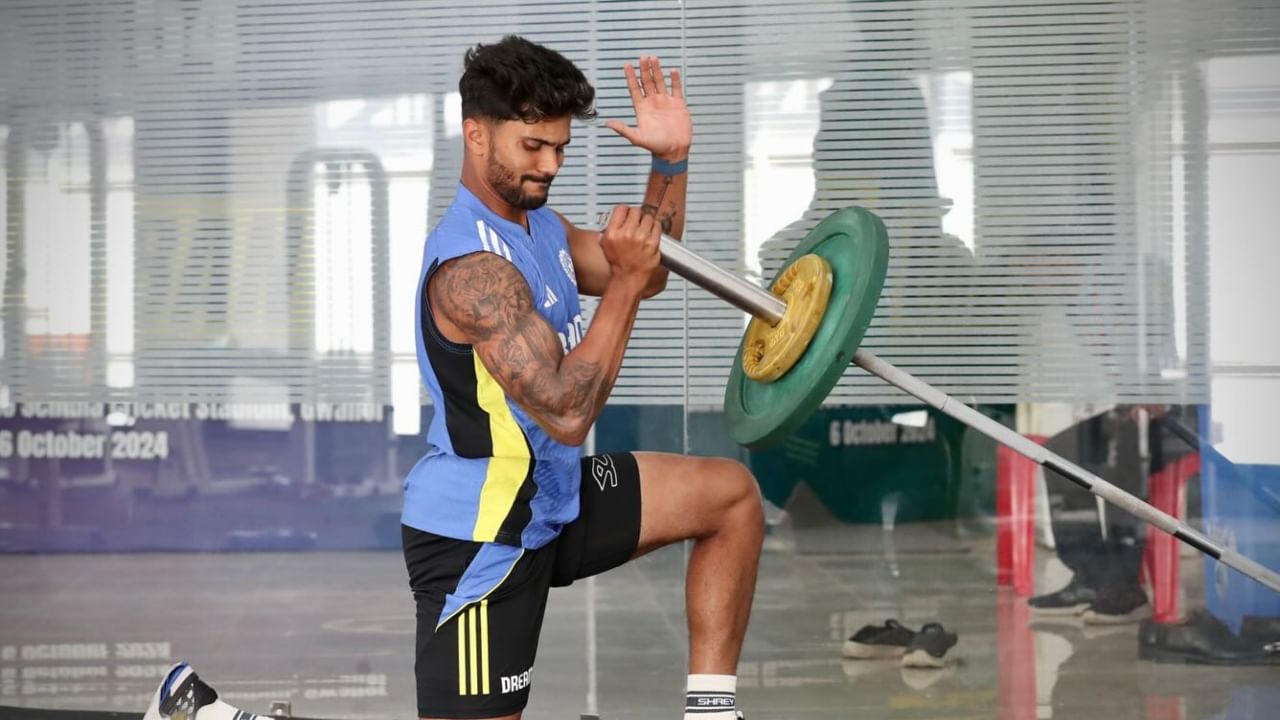 ಭಾರತದ ಆಲ್ರೌಂಡರ್ ನಿತೀಶ್ ಕುಮಾರ್ ರೆಡ್ಡಿ ಸೈಡ್ ಸ್ಟ್ರೈನ್ ಸಮಸ್ಯೆಯಿಂದ ಚೇತರಿಸಿಕೊಂಡ ನಂತರ ಇಂಡಿಯನ್ ಪ್ರೀಮಿಯರ್ ಲೀಗ್ನಲ್ಲಿ ತಮ್ಮ ತಂಡ ಸನ್ರೈಸರ್ಸ್ ಹೈದರಾಬಾದ್ ಸೇರಲು ಸಜ್ಜಾಗಿದ್ದಾರೆ. ನಿತೀಶ್ ರೆಡ್ಡಿ ಭಾರತದ ಶ್ರೇಷ್ಠತಾ ಕೇಂದ್ರದಲ್ಲಿರುವ ಕ್ರಿಕೆಟ್ ನಿಯಂತ್ರಣ ಮಂಡಳಿಯಲ್ಲಿ ಯೋ-ಯೋ ಪರೀಕ್ಷೆ ಸೇರಿದಂತೆ ಎಲ್ಲಾ ಫಿಟ್ನೆಸ್ ಪರೀಕ್ಷೆಗಳಲ್ಲಿ ಉತ್ತೀರ್ಣರಾಗಿದ್ದು, ಅವರಿಗೆ ಆಡಲು ಅನುಮತಿ ನೀಡಲಾಗಿದೆ.