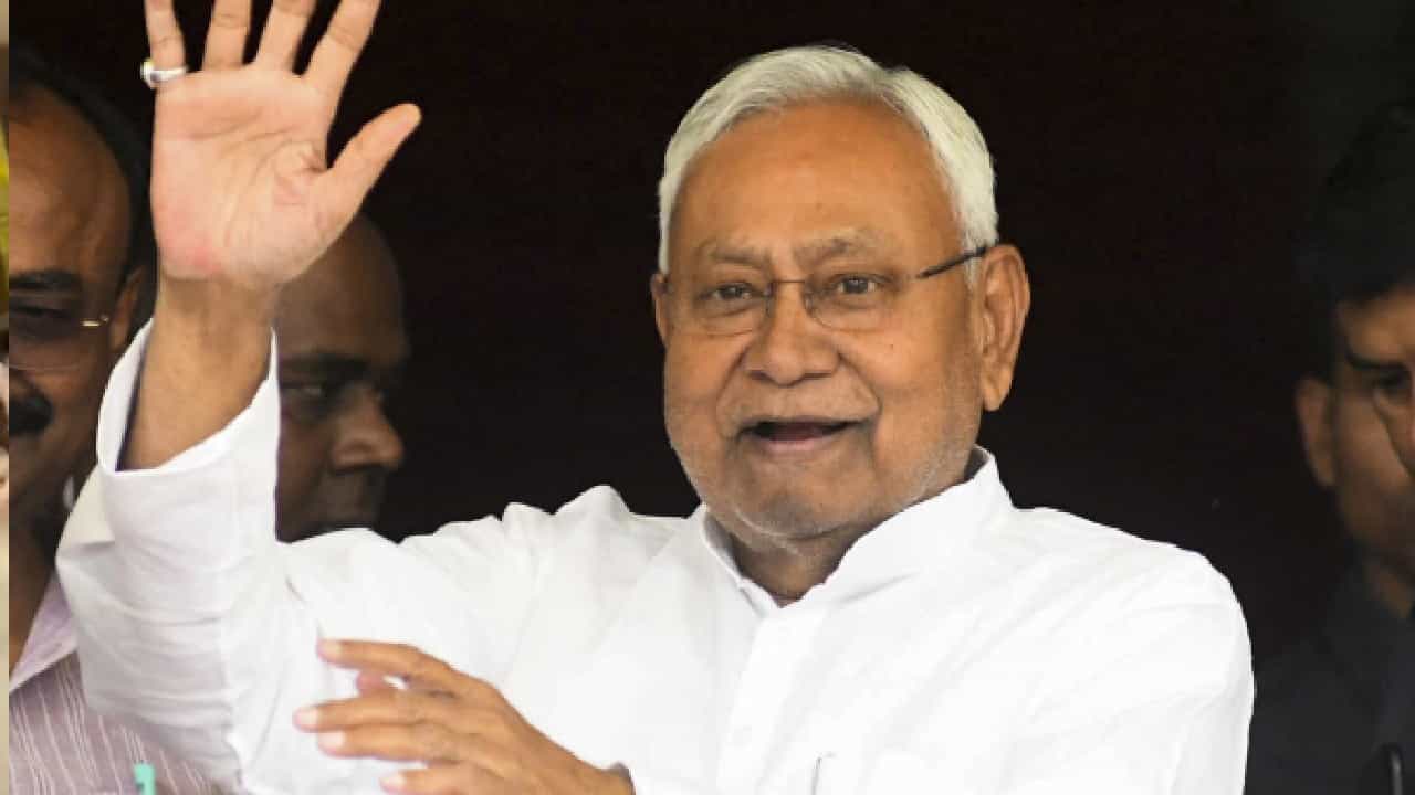 ಮೊಬೈಲ್ ಬಳಕೆಯಿಂದ 10 ವರ್ಷದಲ್ಲಿ ಜಗತ್ತು ಅಂತ್ಯಗೊಳ್ಳಲಿದೆ; ಬಿಹಾರ ಸಿಎಂ ಹೇಳಿಕೆಗೆ ಕಾಂಗ್ರೆಸ್ ವಾಗ್ದಾಳಿ ಮೊಬೈಲ್ ಬಳಕೆಯಿಂದ 10 ವರ್ಷದಲ್ಲಿ ಜಗತ್ತು ಅಂತ್ಯಗೊಳ್ಳಲಿದೆ; ಬಿಹಾರ ಸಿಎಂ ಹೇಳಿಕೆಗೆ ಕಾಂಗ್ರೆಸ್ ವಾಗ್ದಾಳಿ