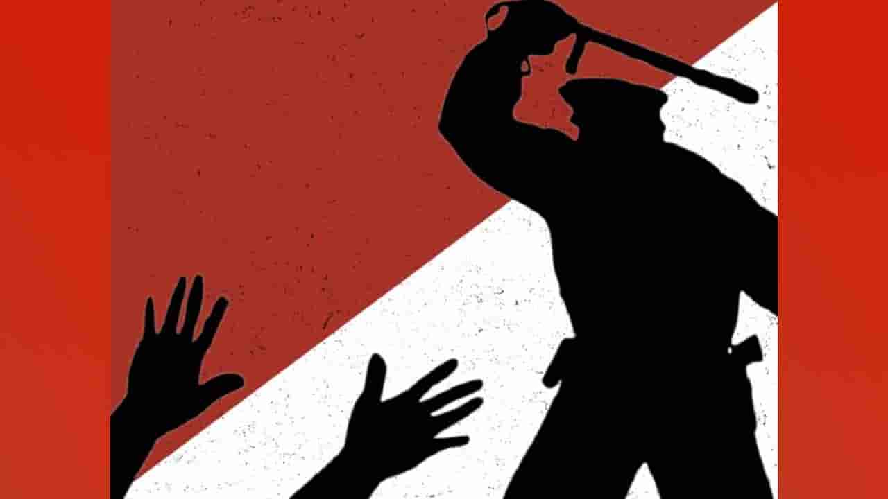 ಬೆಂಗಳೂರು: ಹಣಕ್ಕೆ ಒತ್ತಾಯಿಸಿ ಬೈಕ್​ ಸವಾರನ ಮೇಲೆ ಟ್ರಾಫಿಕ್​ ಪೊಲೀಸ್​ ಹಲ್ಲೆ ಆರೋಪ