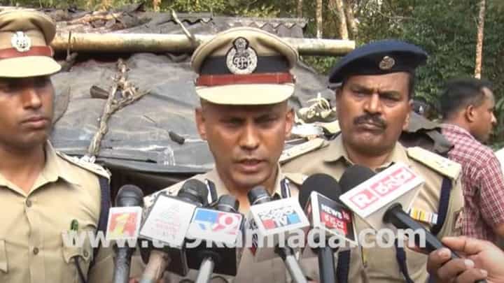 ಕೊಡಗಿನ ಪೊನ್ನಂಪೇಟ್ ಬಳಿ ಒಂದೇ ಕುಟುಂಬದ ನಾಲ್ವರ ಭೀಕರ ಹತ್ಯೆ, ಆರೋಪಿಯ ಶೋಧದಲ್ಲಿ ಪೊಲೀಸ್ ಕೊಡಗಿನ ಪೊನ್ನಂಪೇಟ್ ಬಳಿ ಒಂದೇ ಕುಟುಂಬದ ನಾಲ್ವರ ಭೀಕರ ಹತ್ಯೆ, ಆರೋಪಿಯ ಶೋಧದಲ್ಲಿ ಪೊಲೀಸ್