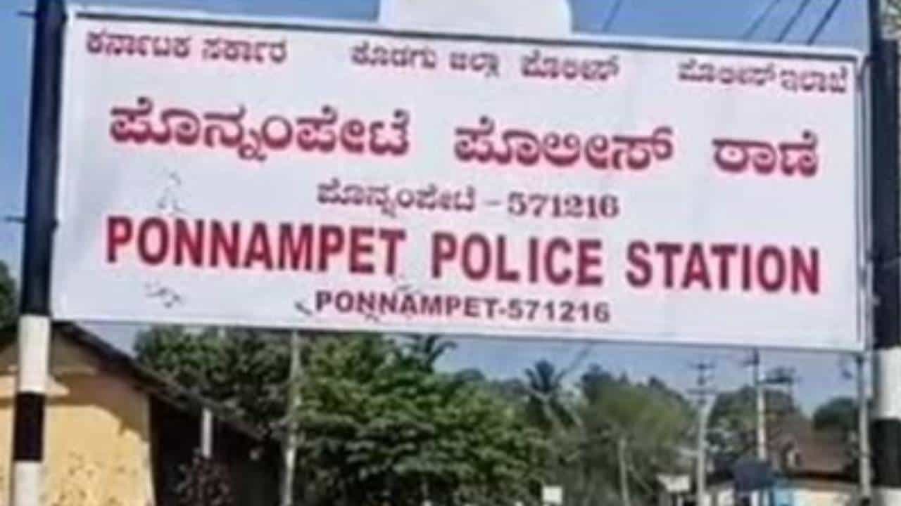 ಕೊಡಗಿನಲ್ಲಿ ಒಂದೇ ಕುಟುಂಬದ ನಾಲ್ವರ ಹತ್ಯೆ: ಒಬ್ಬನೇ ನಾಲ್ವರನ್ನು ಕೊಚ್ಚಿ ಕೊಂದ ಕೊಡಗಿನಲ್ಲಿ ಒಂದೇ ಕುಟುಂಬದ ನಾಲ್ವರ ಹತ್ಯೆ: ಒಬ್ಬನೇ ನಾಲ್ವರನ್ನು ಕೊಚ್ಚಿ ಕೊಂದ